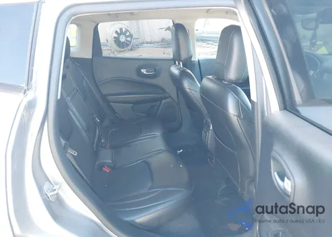 2018 Jeep Compass Latitude 4X4 из США, поврежденный, VIN 3C4NJDBB2JT117009